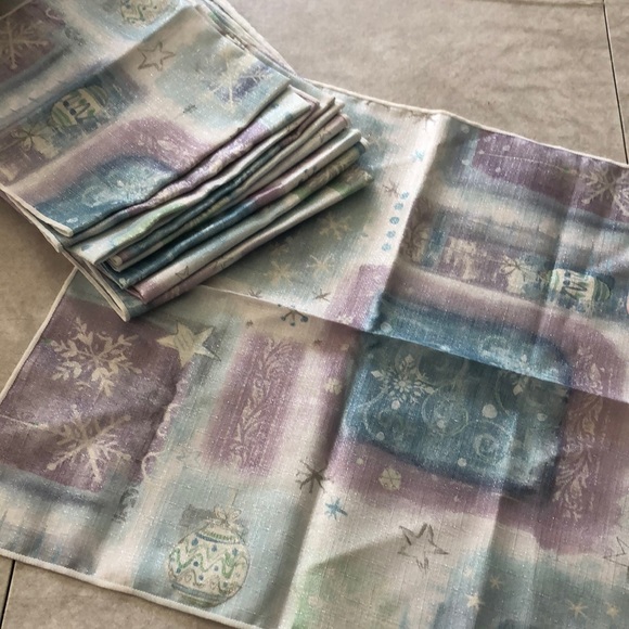 Set of 10 shimmery pastel vintage winter holiday Christmas theme cloth napkins - Picture 1 of 5